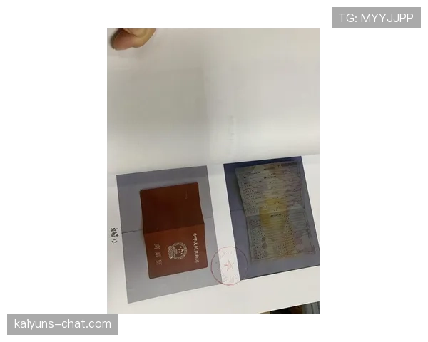 刷到刘洋家照，客厅跟私人展厅似的，我钱包先酸了